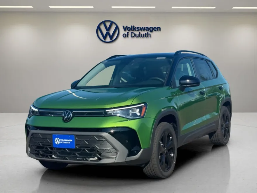 2025 Volkswagen Taos SE photo 1