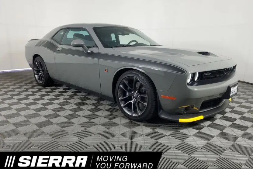 2023 Dodge Challenger R/T Scat Pack photo 1