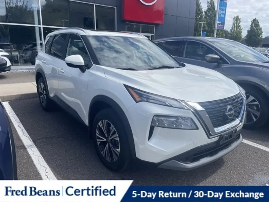 2022 Nissan Rogue SV photo 1