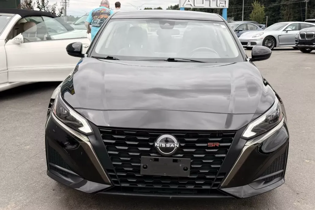 2023 Nissan Altima 2.5 SR photo 1