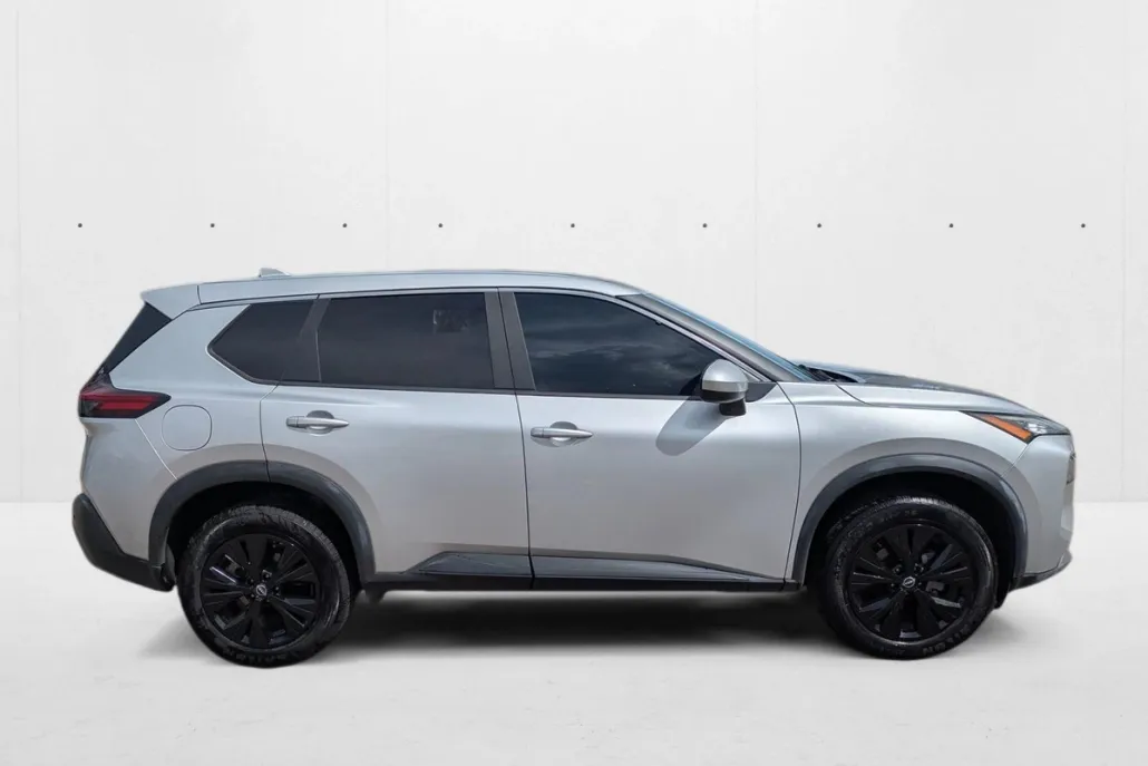 2023 Nissan Rogue SV photo 1