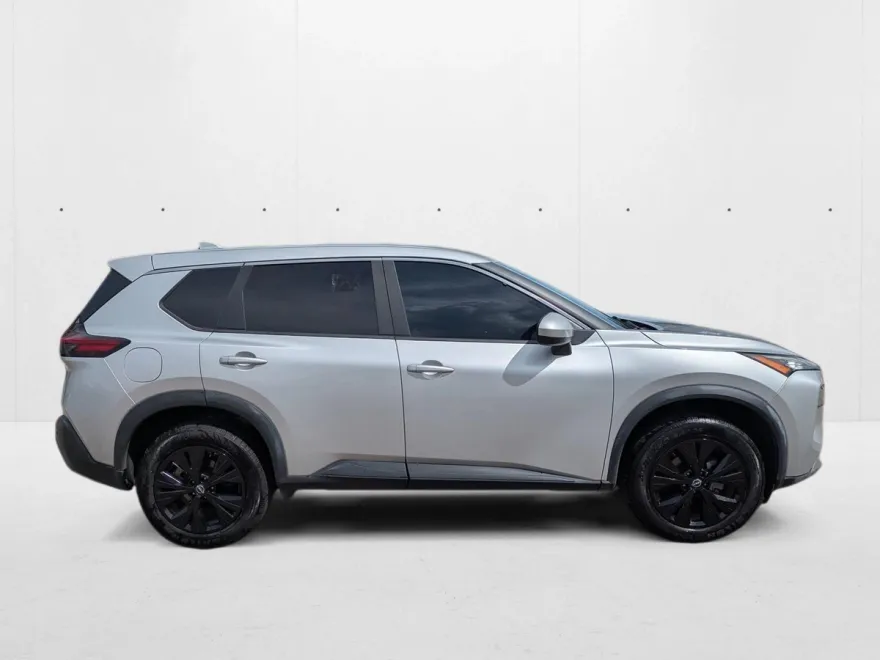 2023 Nissan Rogue SV photo 1