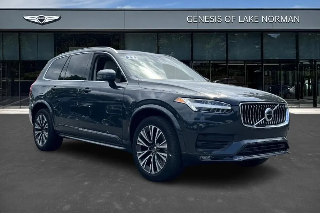 2022 Volvo XC90 Momentum AWD photo 1