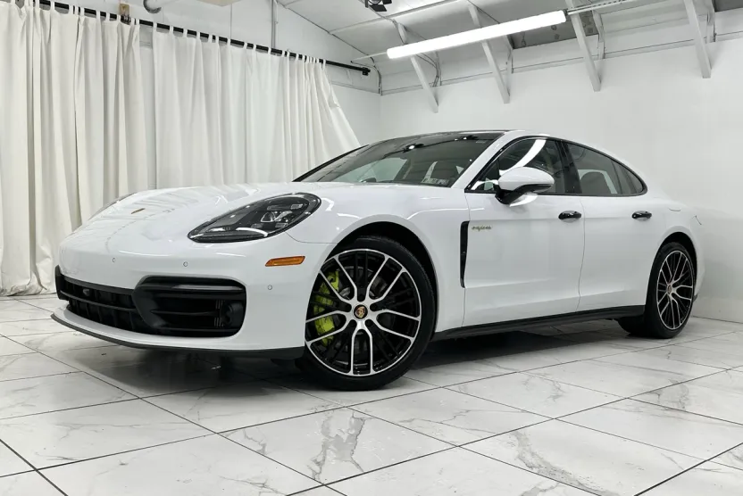 2023 Porsche Panamera 4 E-Hybrid Platinum photo 1