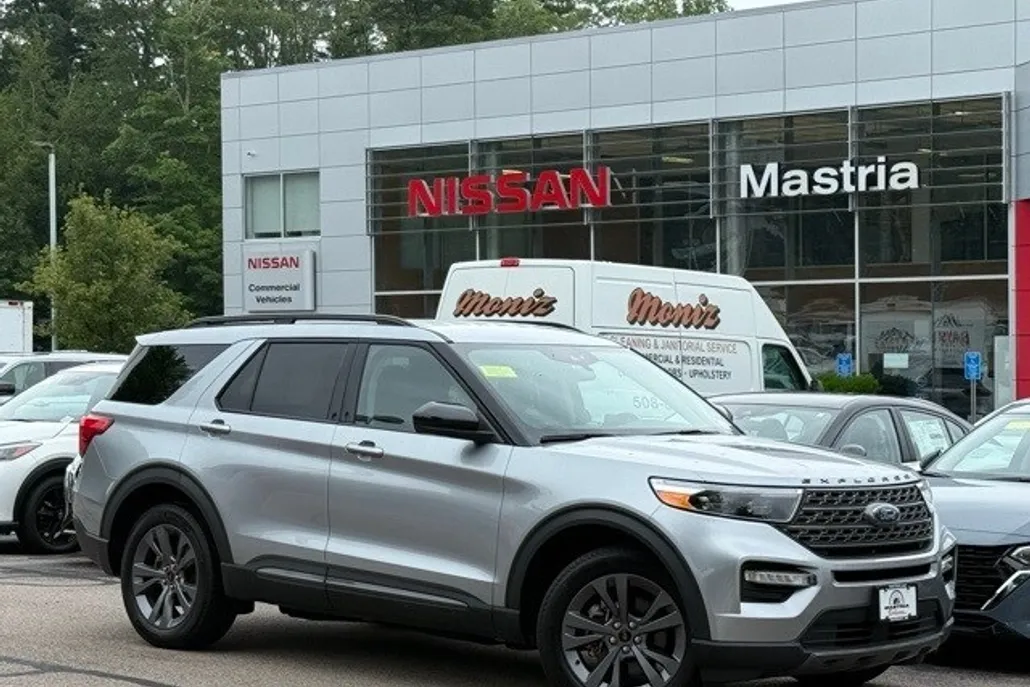 2022 Ford Explorer XLT photo 1