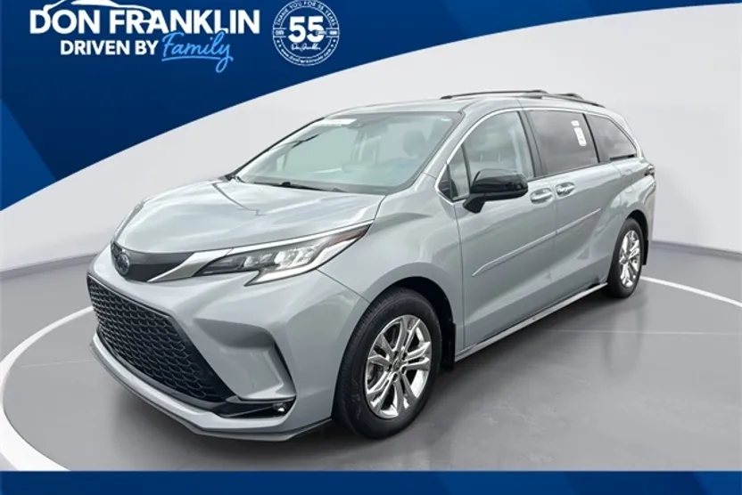 2023 Toyota Sienna XSE photo 1
