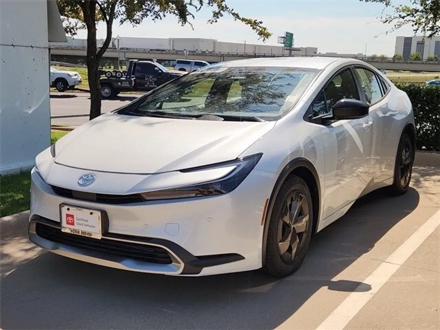2025 Toyota Prius Plug-in Hybrid SE photo 1