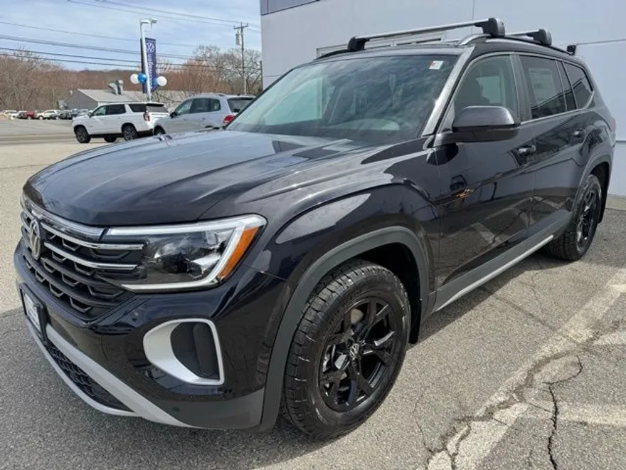 2025 Volkswagen Atlas Peak Edition SE photo 1