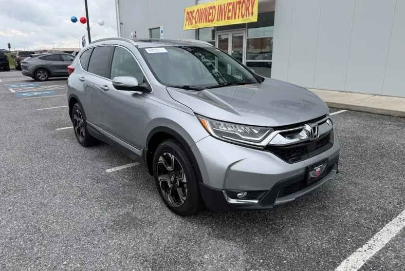 2017 Honda CR-V Touring photo 1