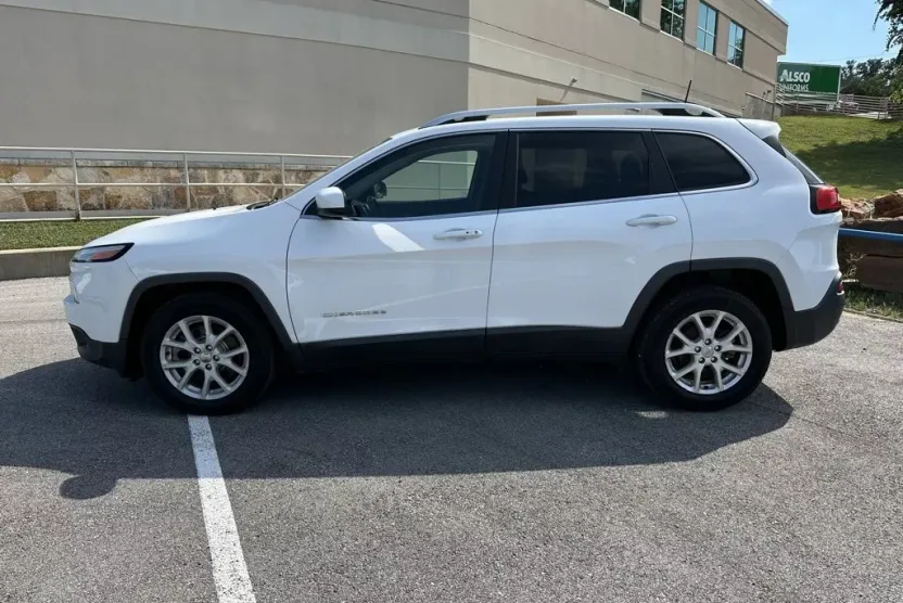 2018 Jeep Cherokee Latitude photo 1