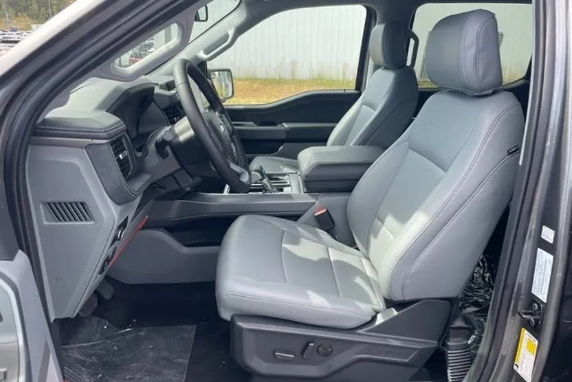 2025 Ford F-150 Lightning photo 1