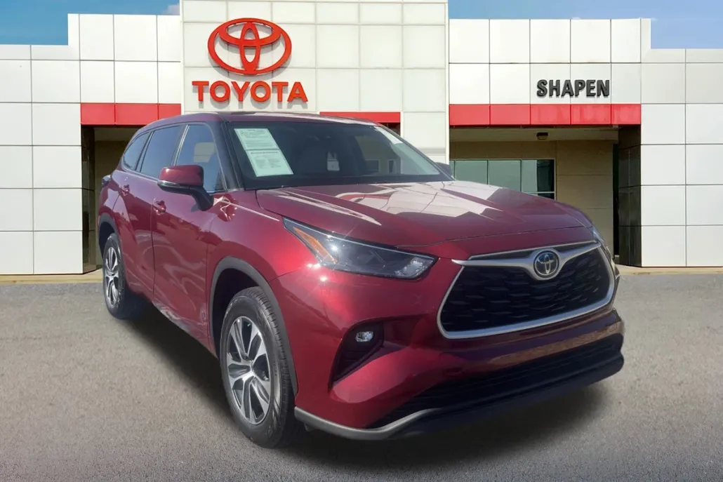 2023 Toyota Highlander Hybrid LE photo 1