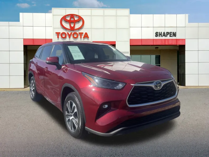 2023 Toyota Highlander Hybrid LE photo 1