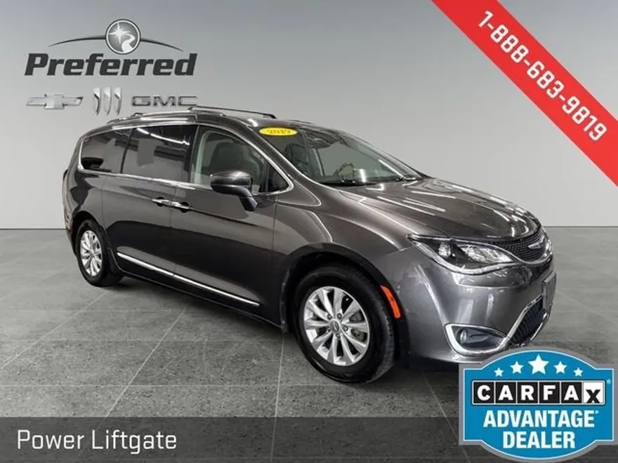 2019 Chrysler Pacifica Touring L photo 1
