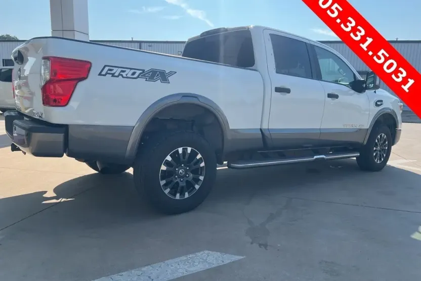 2016 Nissan Titan PRO-4X photo 1