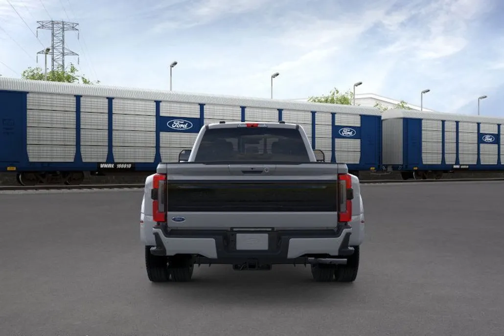 2026 Ford F-450 Platinum photo 1