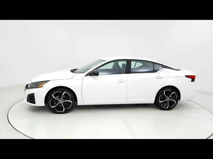 2024 Nissan Altima 2.5 SR photo 1