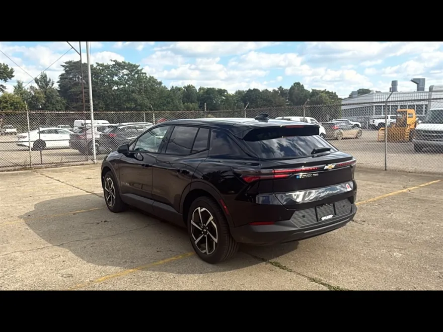 2026 Chevrolet Equinox EV 1LT photo 1