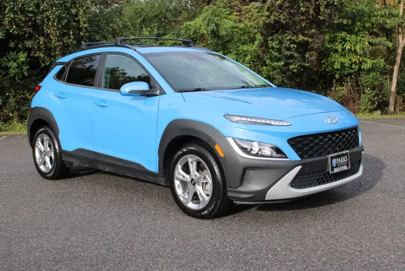 2022 Hyundai Kona SEL photo 1