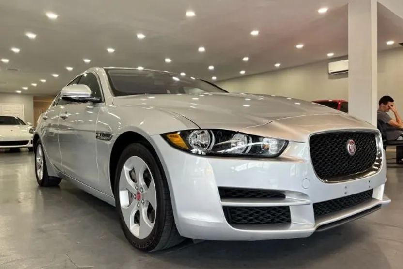 2018 Jaguar XE photo 1