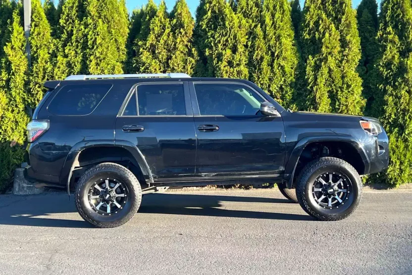 2016 Toyota 4Runner Limited photo 1