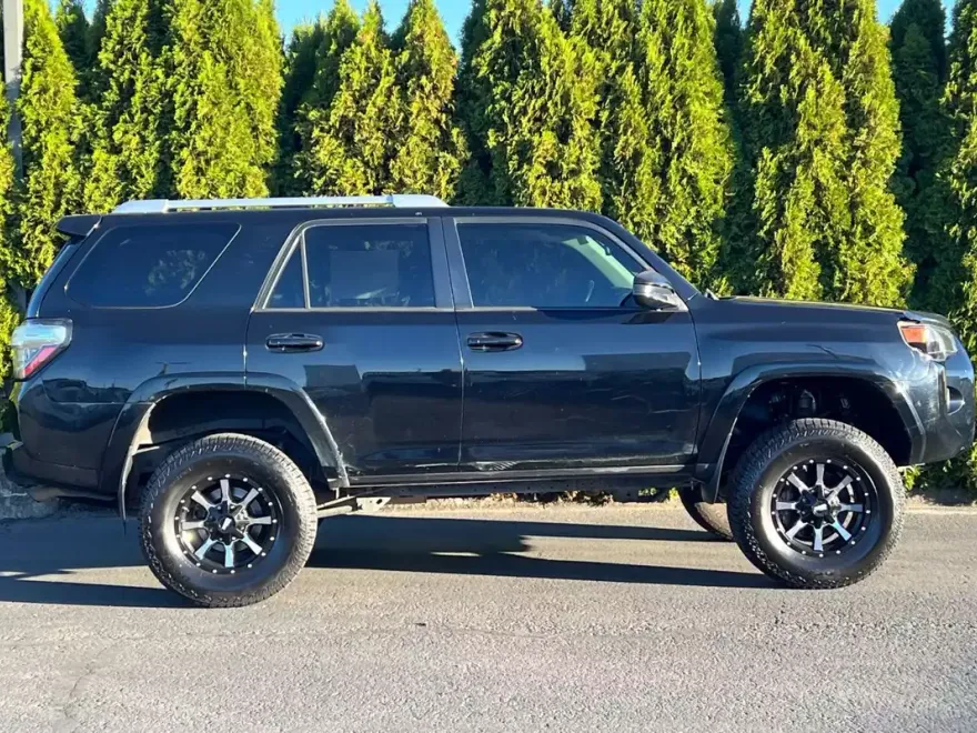 2016 Toyota 4Runner Limited photo 1