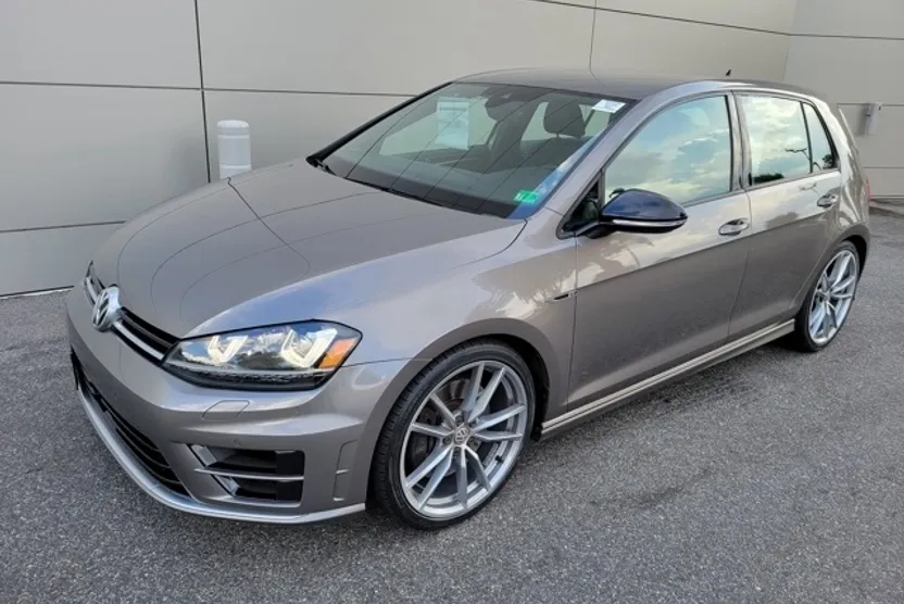 2017 Volkswagen Golf R 4Motion photo 1