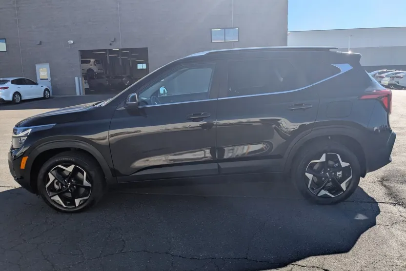 2024 Kia Seltos EX photo 1