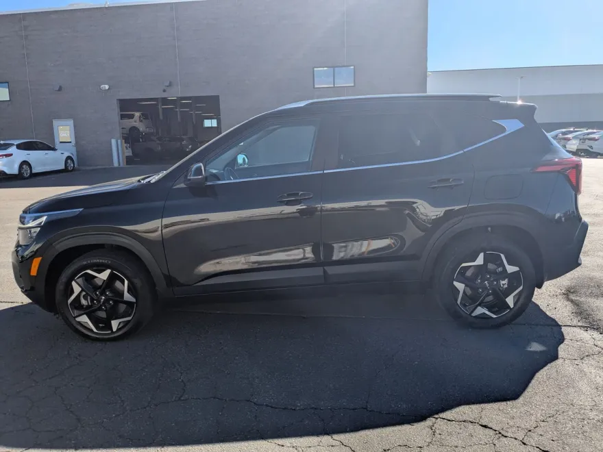 2024 Kia Seltos EX photo 1