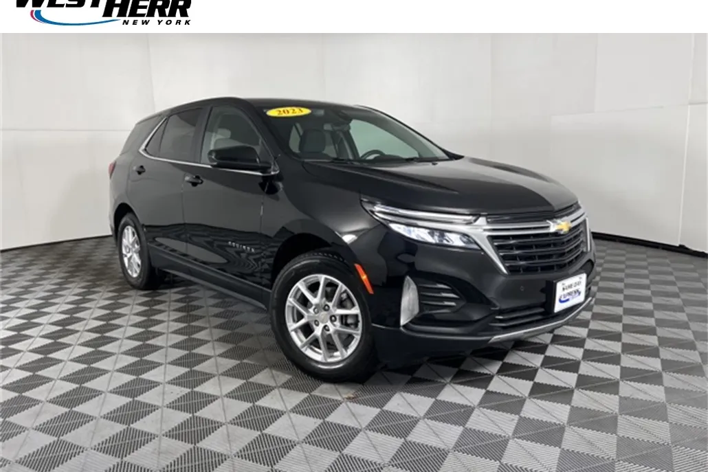 2023 Chevrolet Equinox LT photo 1