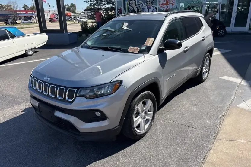 2022 Jeep Compass Latitude photo 1