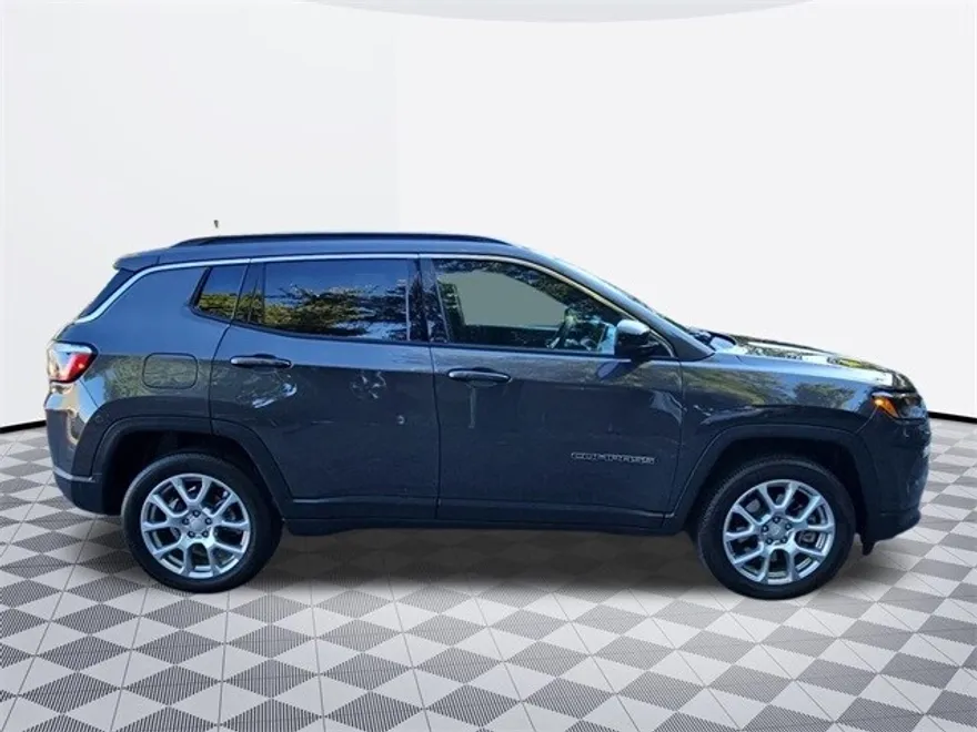 2024 Jeep Compass Latitude Lux photo 1
