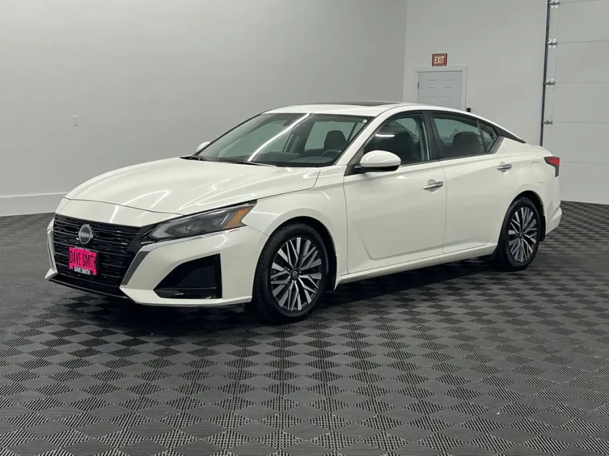 2023 Nissan Altima 2.5 SV photo 1