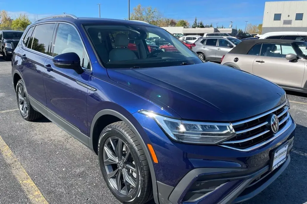 2022 Volkswagen Tiguan SE photo 1