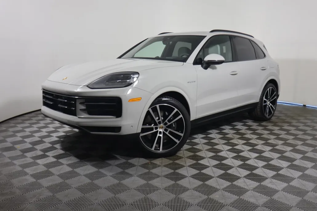 2025 Porsche Cayenne E-Hybrid photo 1