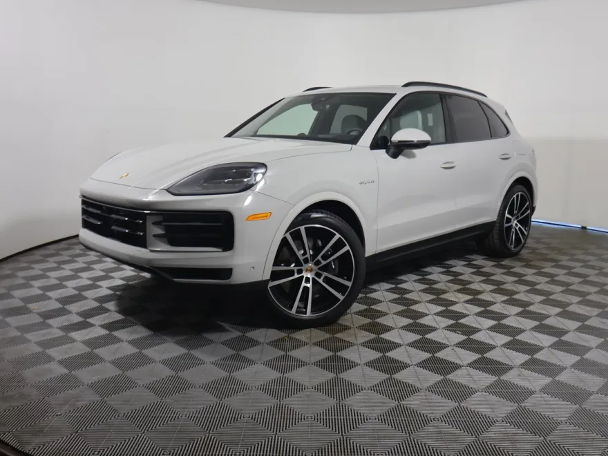 2025 Porsche Cayenne E-Hybrid photo 1