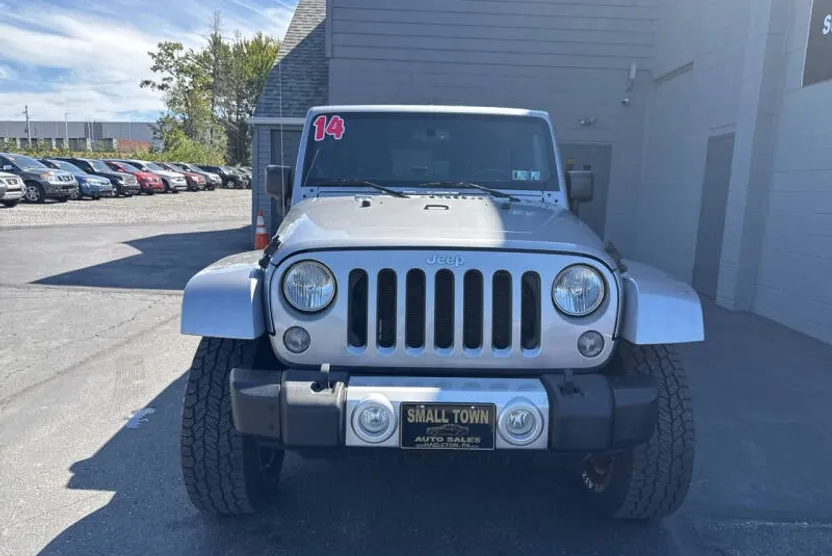 2014 Jeep Wrangler Unlimited Sahara photo 1