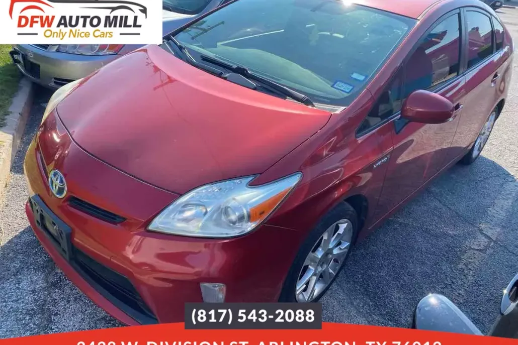 2013 Toyota Prius Four photo 1