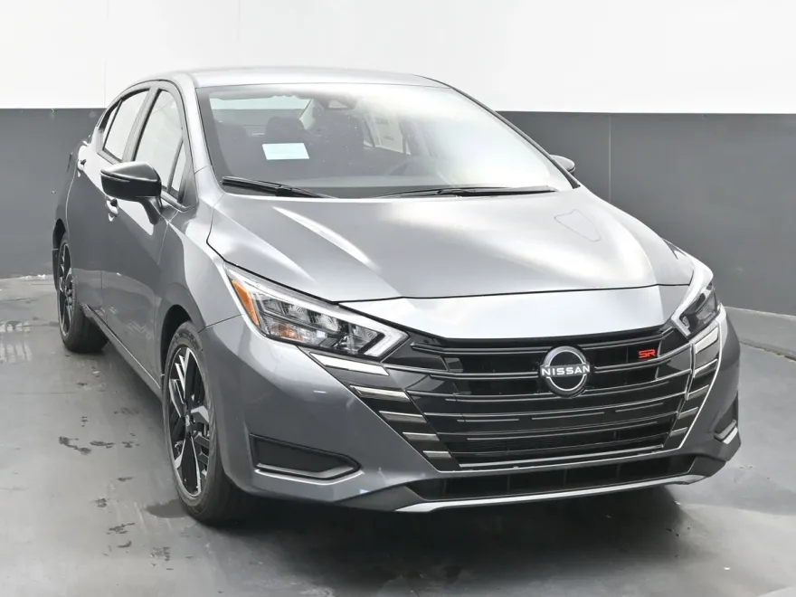 2025 Nissan Versa SR photo 1