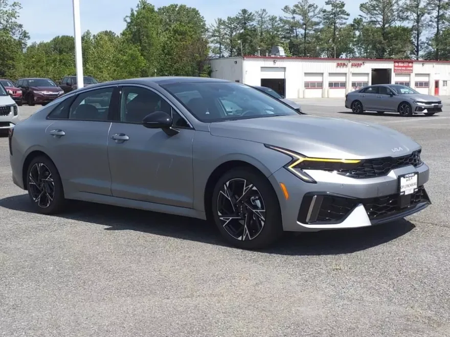 2025 Kia K5 GT-Line photo 1