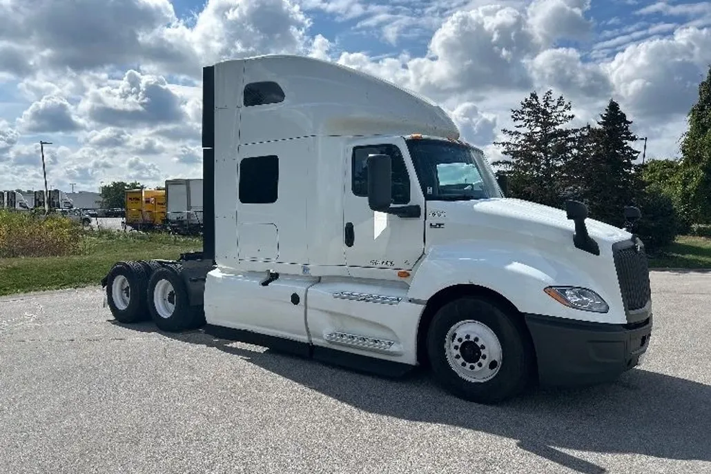 2022 International LT625 LT photo 1