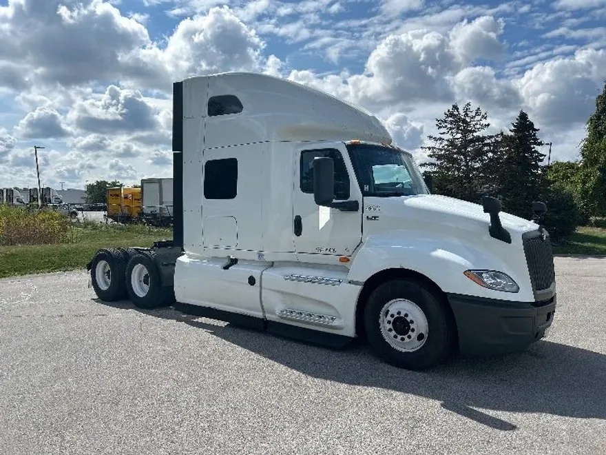 2022 International LT625 LT photo 1