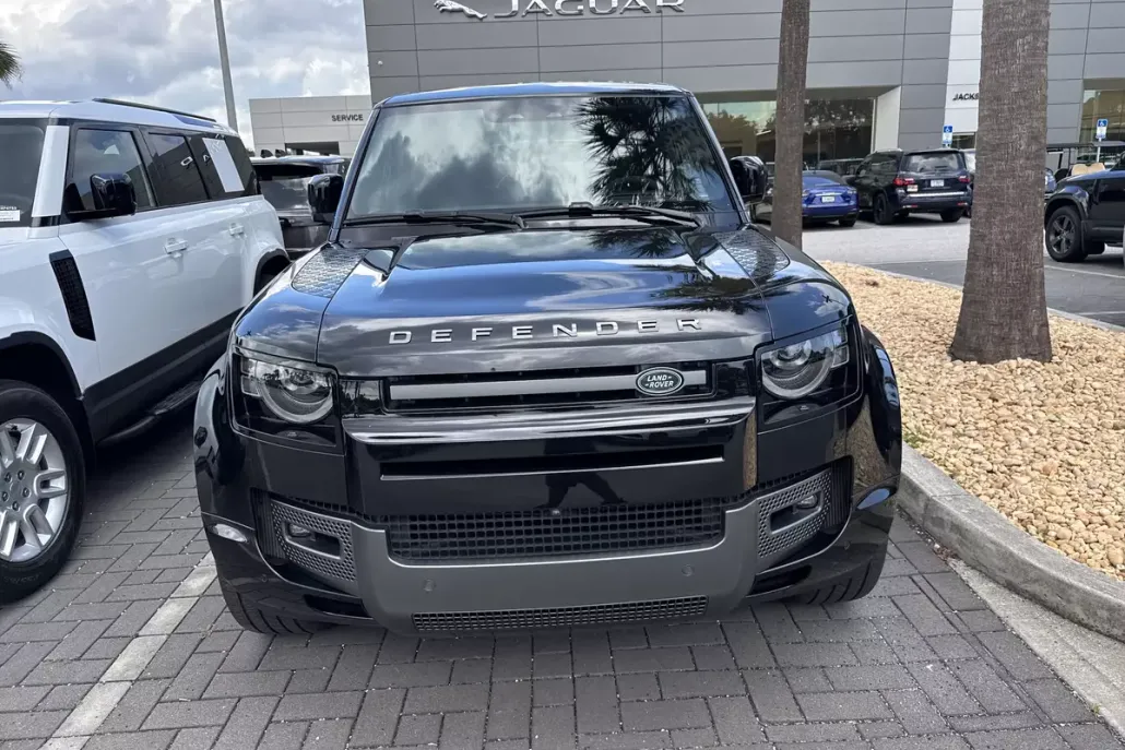 2024 Land Rover Defender 110 V8 photo 1