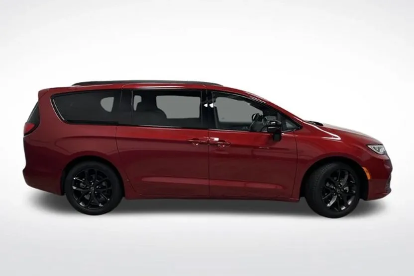2026 Chrysler Pacifica Limited photo 1