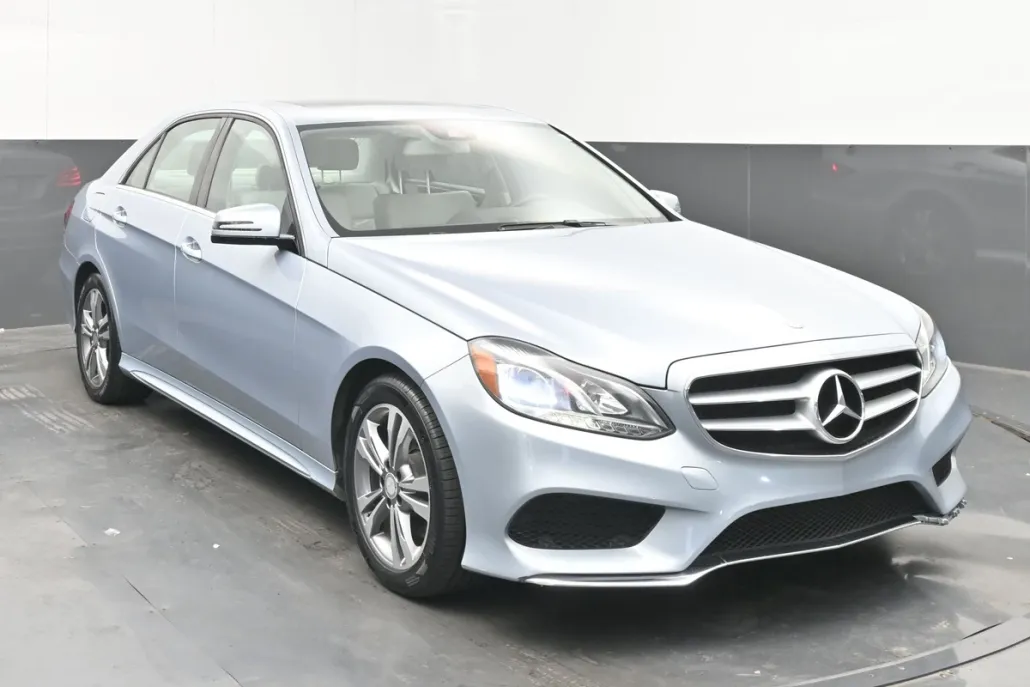 2015 Mercedes Benz E 350 photo 1