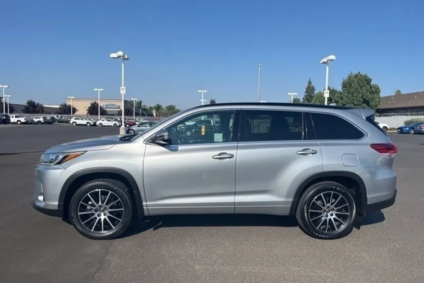 2017 Toyota Highlander SE XLE photo 1