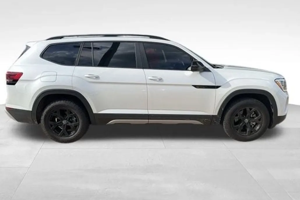 2024 Volkswagen Atlas Peak Edition SEL photo 1
