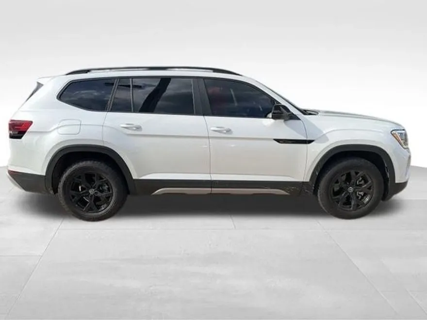 2024 Volkswagen Atlas Peak Edition SEL photo 1