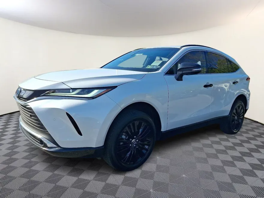 2024 Toyota Venza photo 1