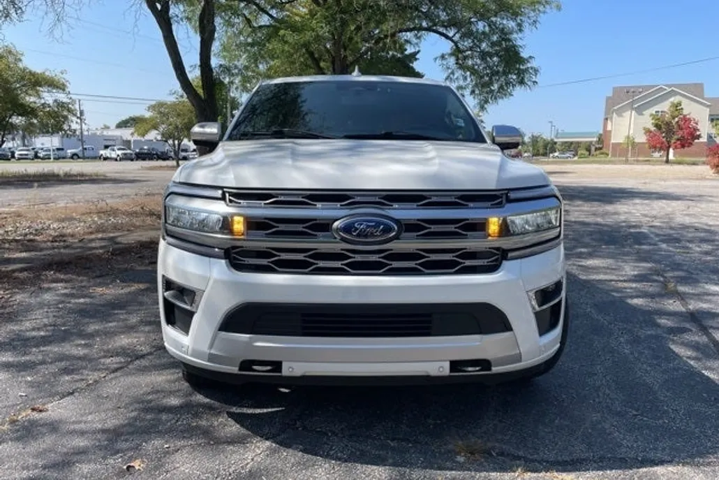 2022 Ford Expedition MAX Platinum photo 1